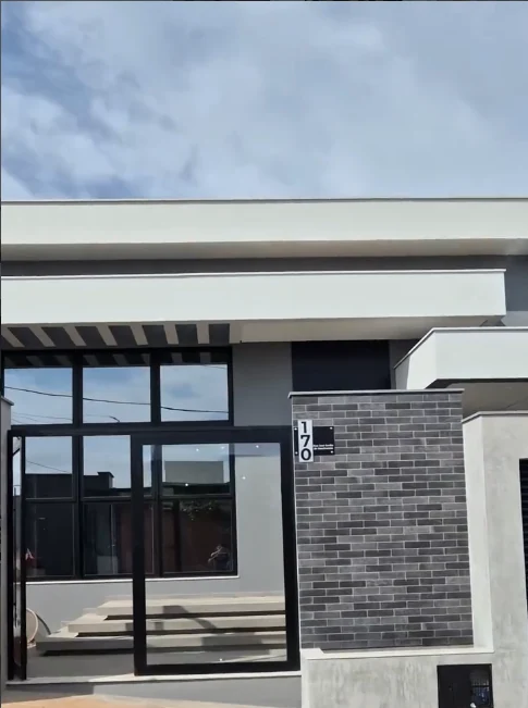 Fachada de residência contemporânea